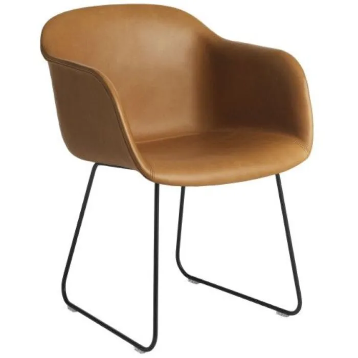 muuto Fiber Sled gestoffeerde stoel-Leer cognac Bestel Nu