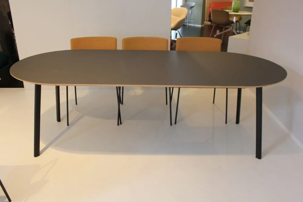 Banne Oval Table OUTLET Favoriet