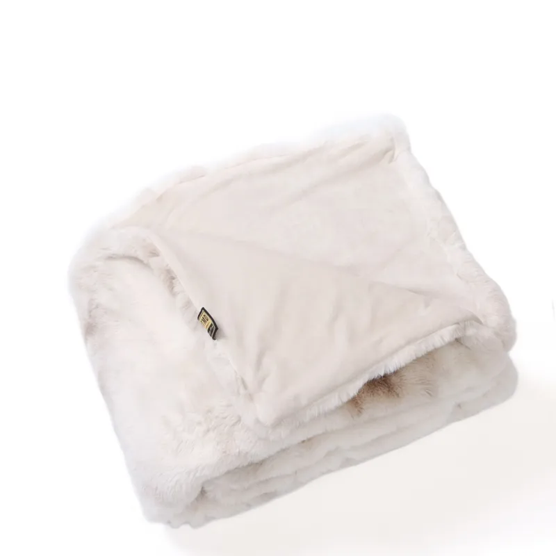 Gratis Retour Bont plaid PTMD Linde Offwhite Faux Fur Plaid In Giftbox 150 X 200