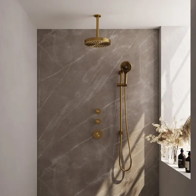 Brauer Stripe inbouw regendouche met 25cm hoofddouche, plafondarm en 3 standen handdouche en glijstang set 12 messing geborsteld PVD Weekendaanbieding