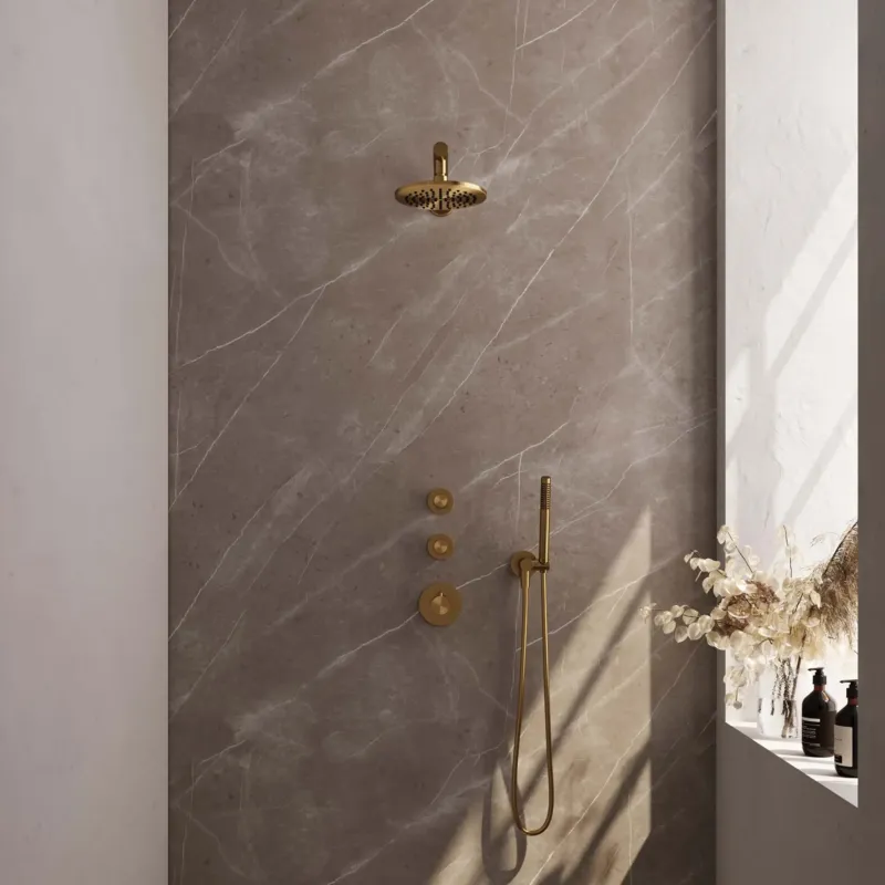 Brauer Gold Carving complete inbouw regendouche set 01 met 20cm douchekop, rechte muurarm en staafhanddouche geborsteld messing PVD Beperkte Voorraad