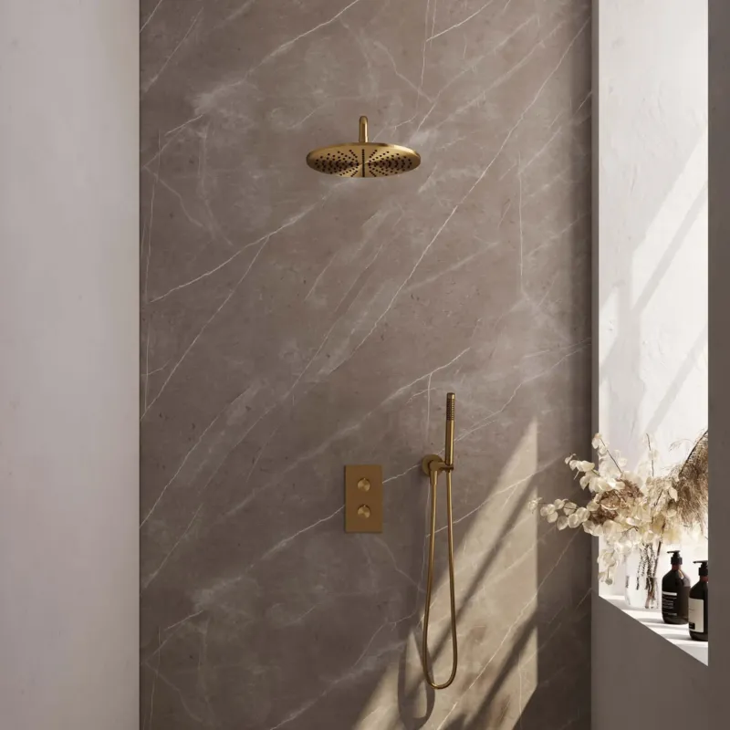 Brauer Gold Carving complete inbouw regendouche set 28 met 30cm douchekop, gebogen muurarm en staafhanddouche geborsteld messing PVD Exclusieve Aanbieding