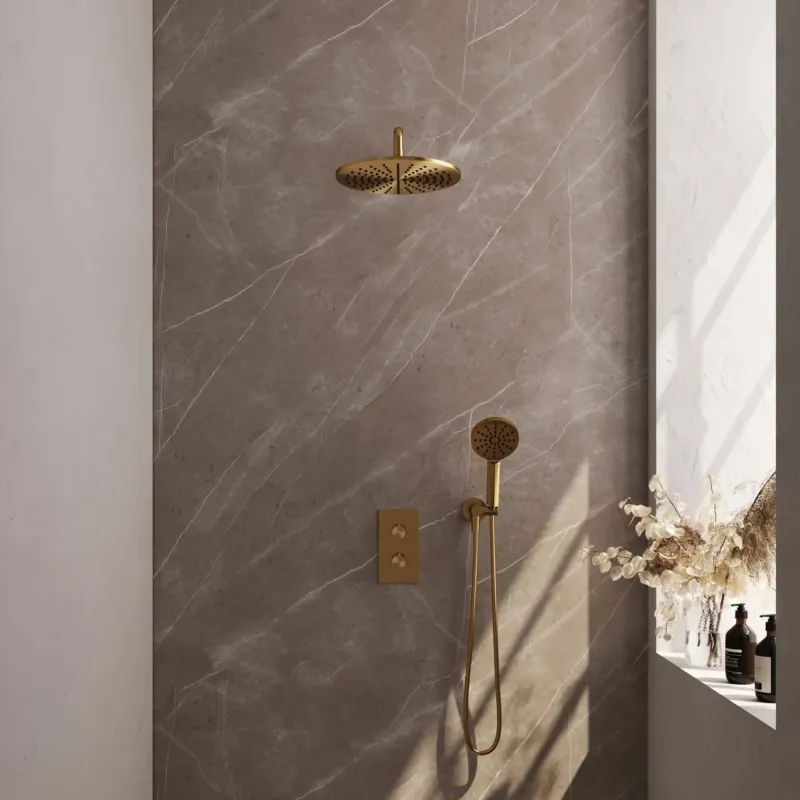 Brauer Gold Carving complete inbouw regendouche set 34 met 30cm douchekop, gebogen muurarm en 3 standen handdouche geborsteld messing PVD Express Levering