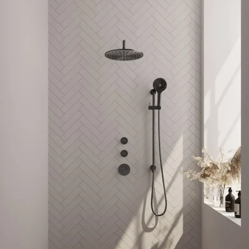 Brauer Gunmetal Carving complete inbouw regendouche set 22 met 30cm douchekop, gebogen muurarm, 3 standen handdouche en glijstang gunmetal geborsteld PVD Voordeelprijs